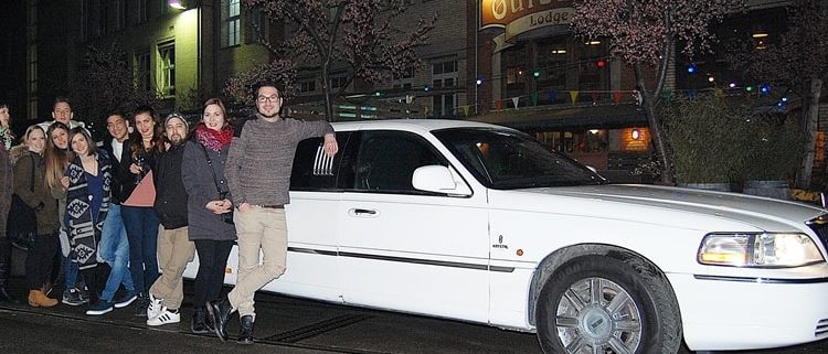 limousine-in-winti-fuer-freunde-zum-geniessen