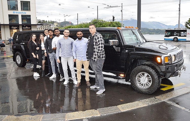 chrysler-limo-fuer-schulabschluss-sehr-genossen