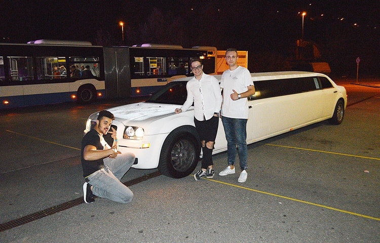 damians-heimfahrt-mit-chrysler-stretchlimo