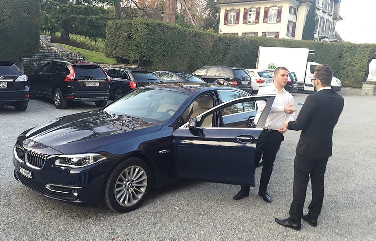 chauffeur-fuer-reiche-leute