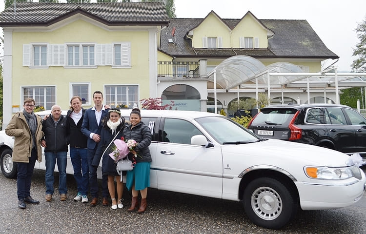 heiratslimo-fuer-benyapa-und-janik