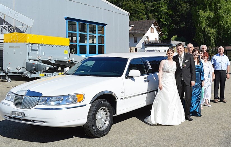 hochzeit-burgdorf-limo-stretch