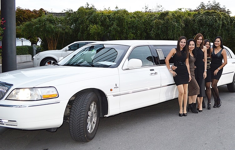 issariyas-geburtstag-limousine-zur-party