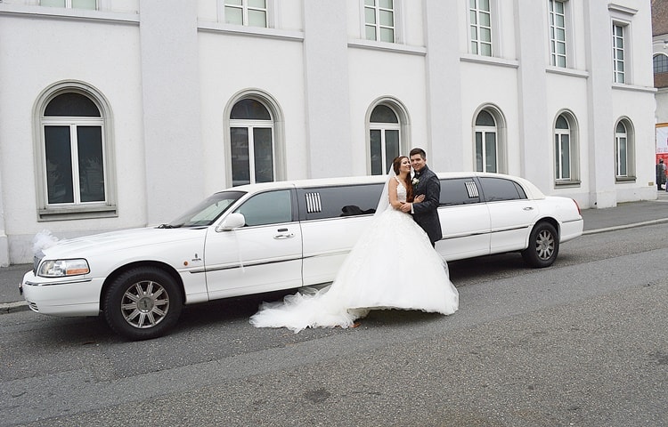 joel-und-marianas-hochzeitslimousine-im-ag