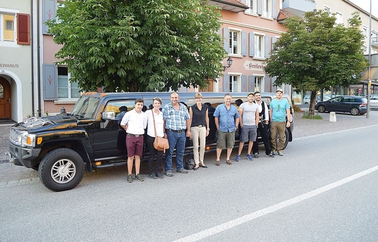mikes-diplom-feier-mit-dem-hummer