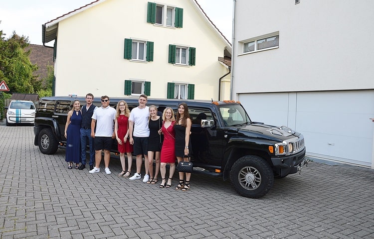 nicoles-hummer-limo-nach-zuerich