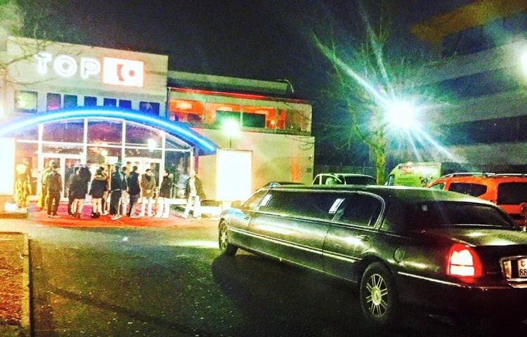 stretch-limousine-mieten-top10-club-singen