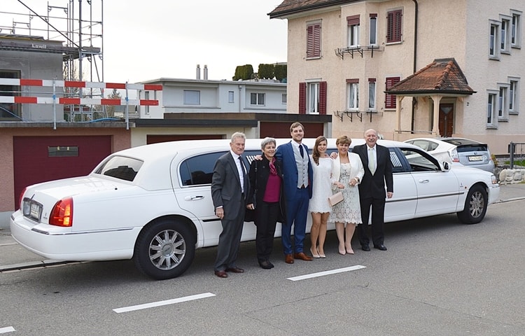 thomas-und-carlas-hochzeitslimousine-im-ag